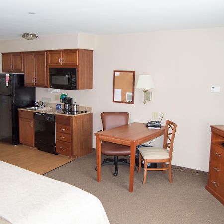 Candlewood Victoria By Ihg Exterior photo