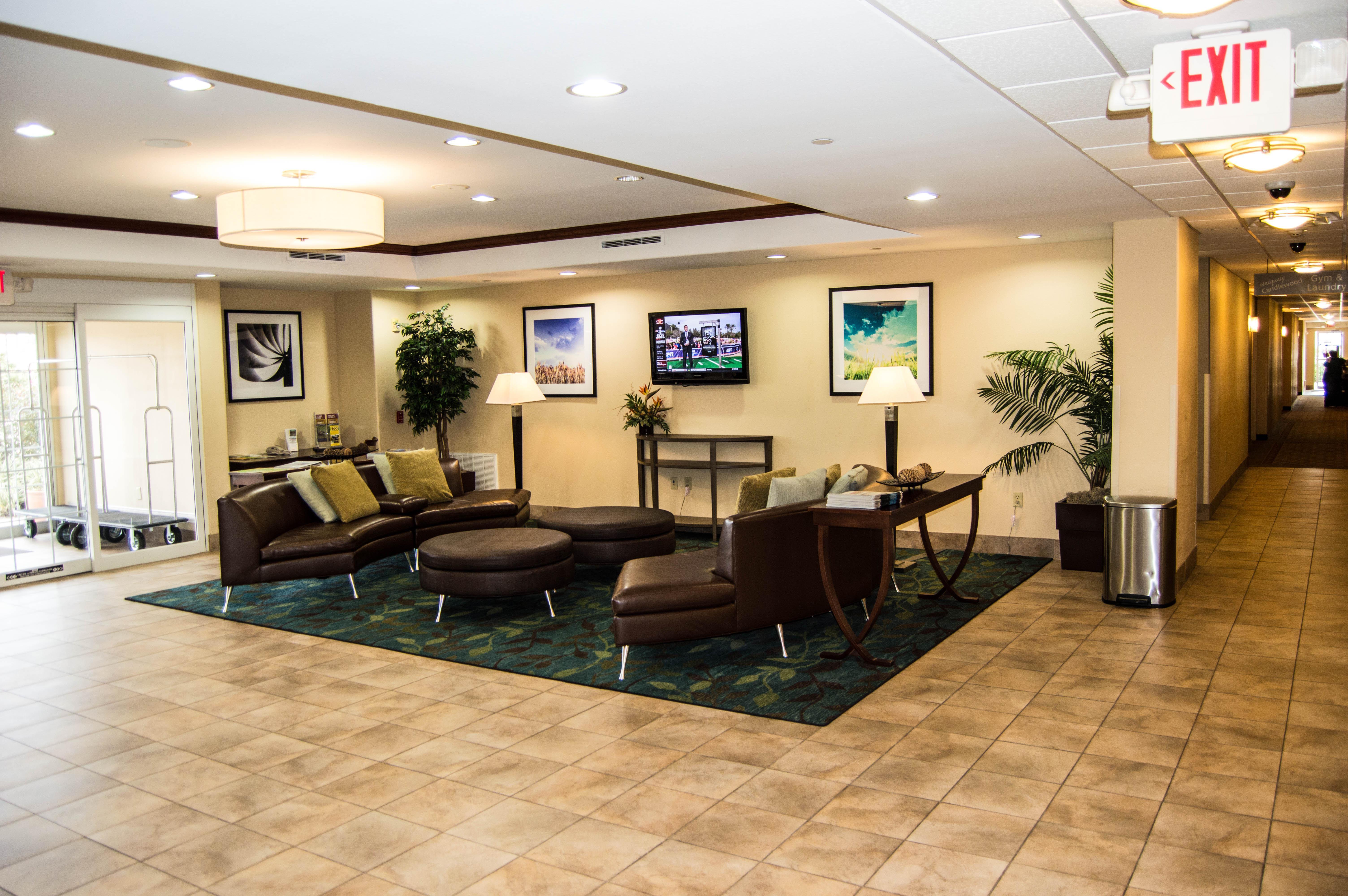 Candlewood Victoria By Ihg Exterior photo