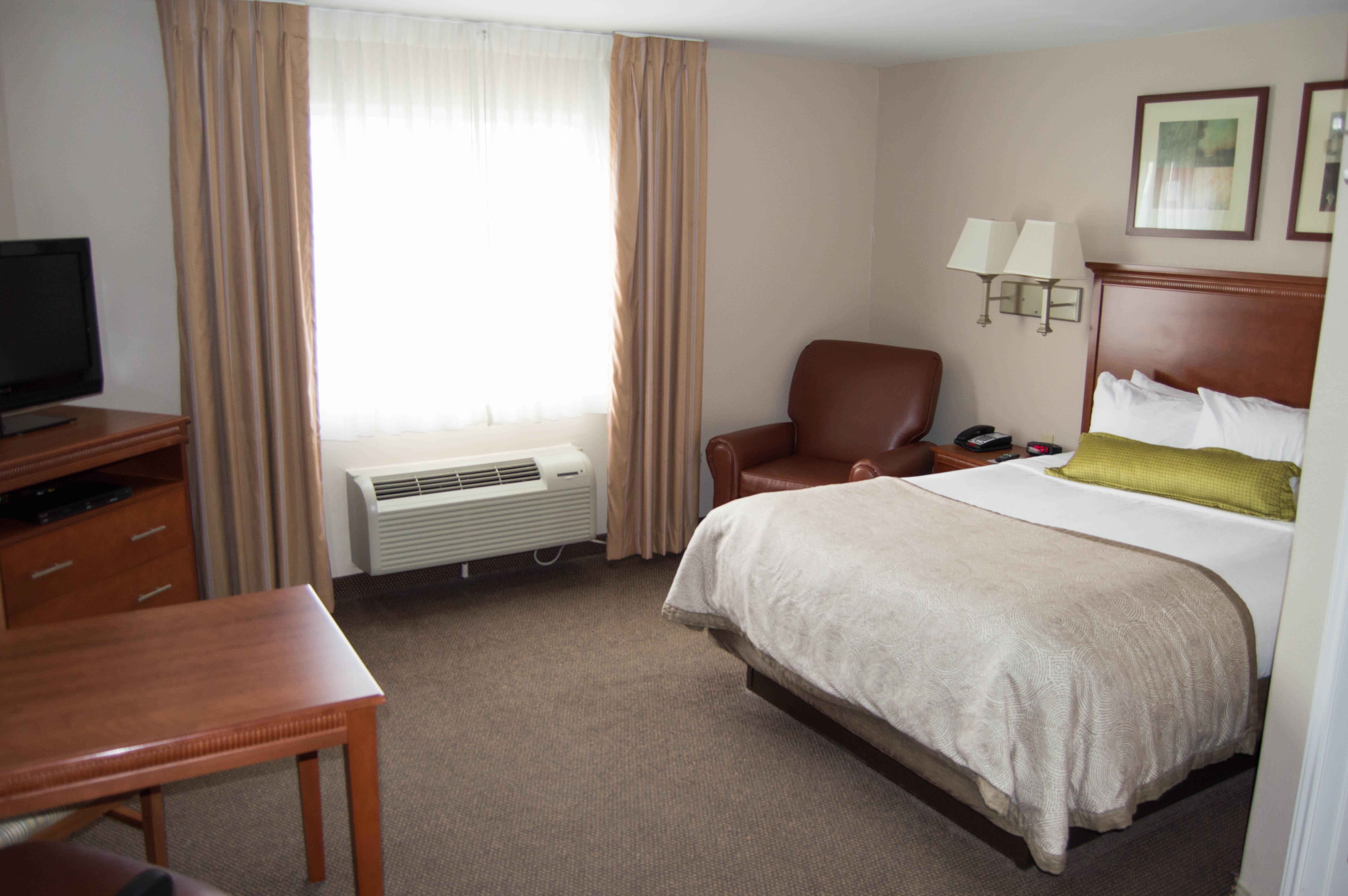 Candlewood Victoria By Ihg Exterior photo