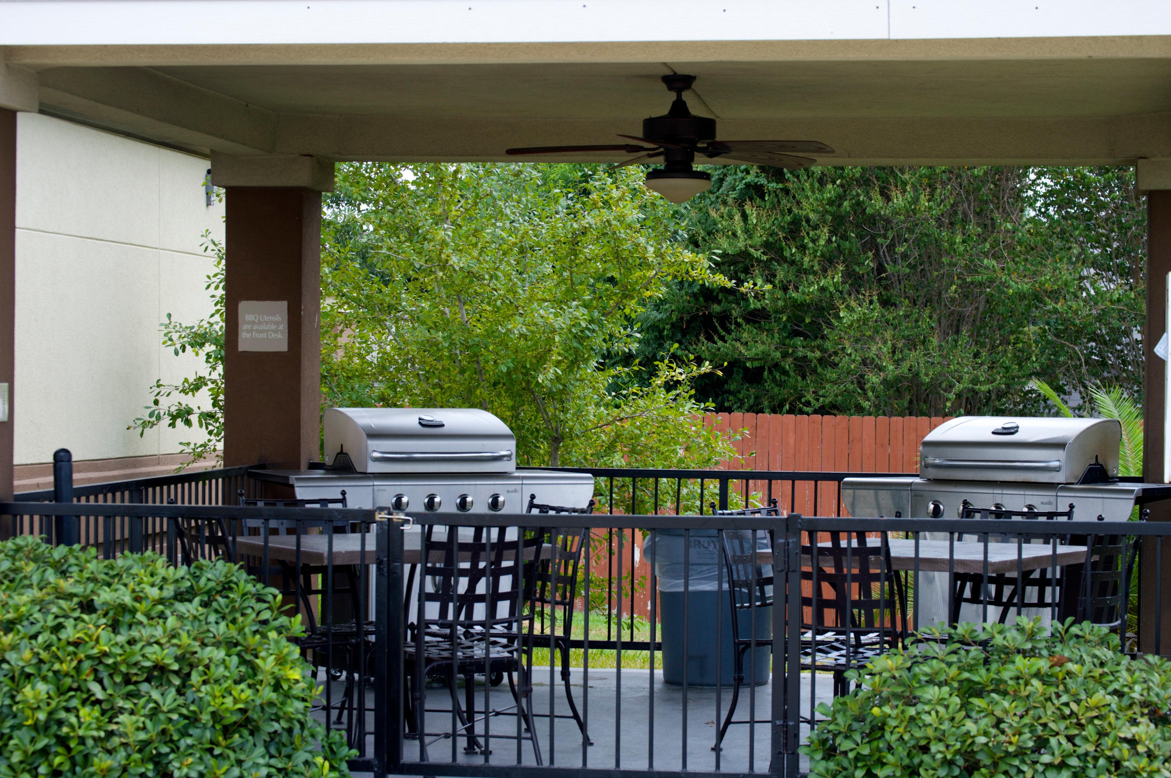 Candlewood Victoria By Ihg Exterior photo