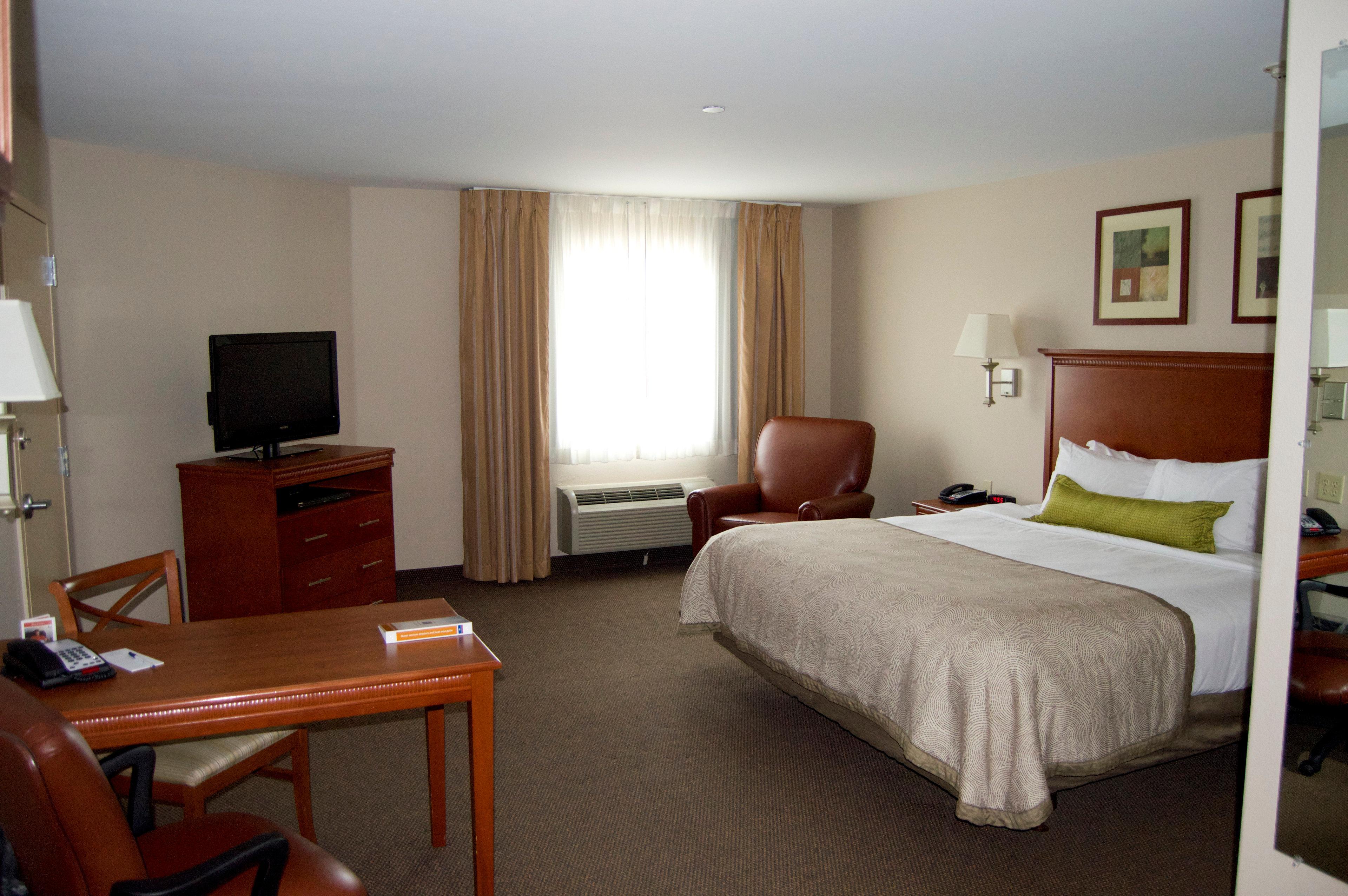 Candlewood Victoria By Ihg Exterior photo