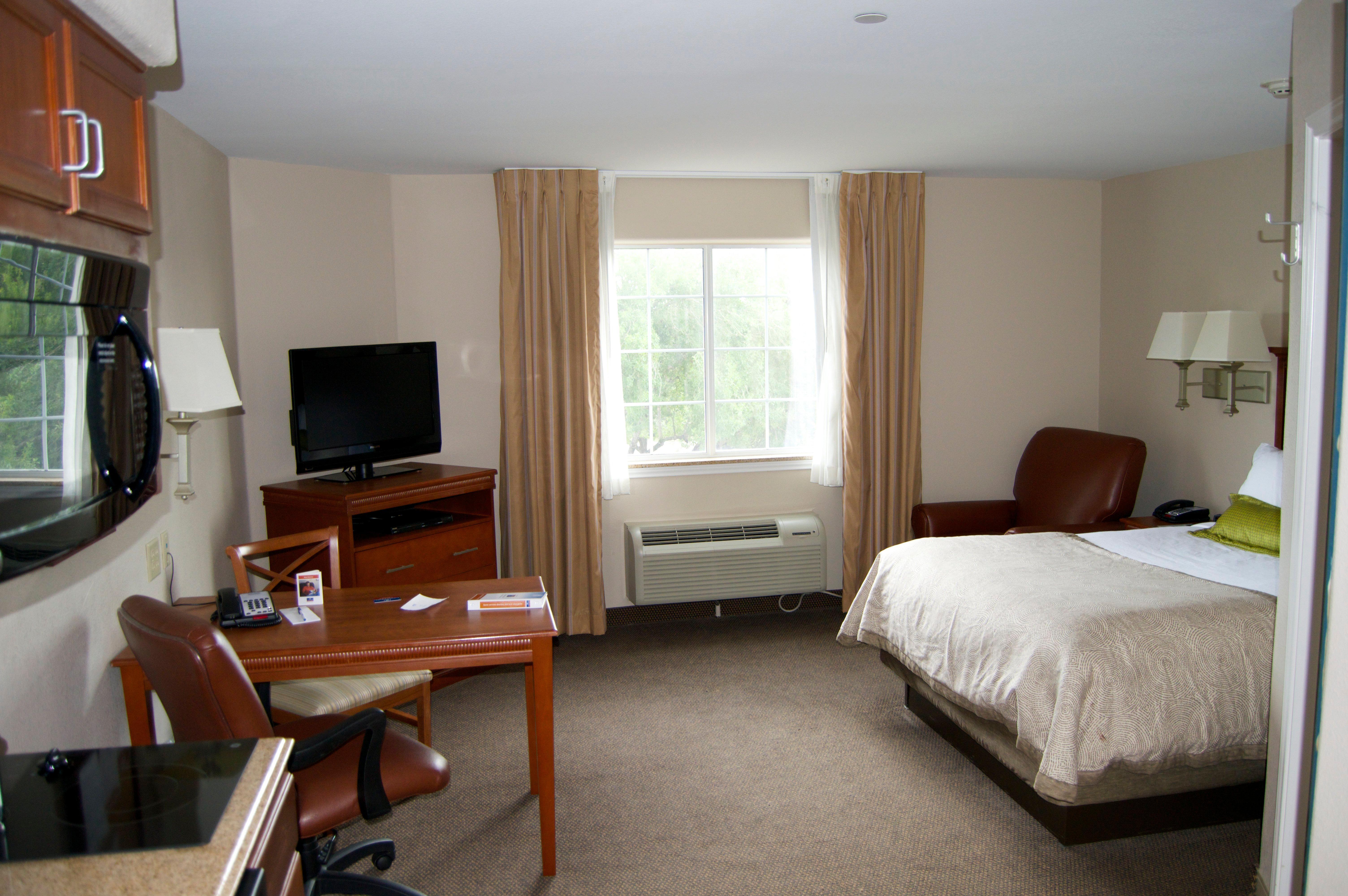 Candlewood Victoria By Ihg Exterior photo