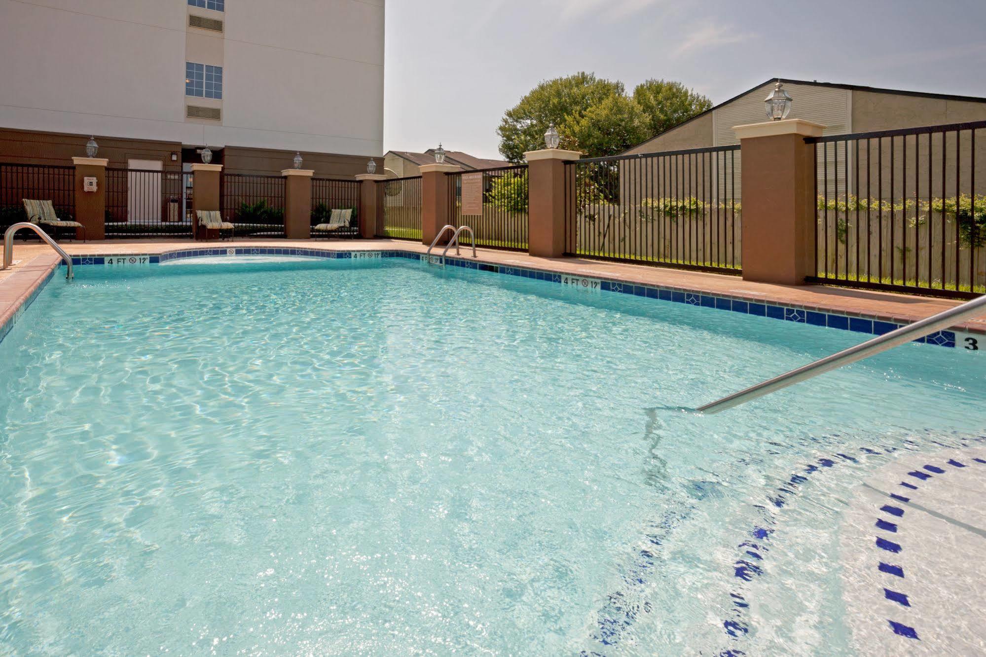 Candlewood Victoria By Ihg Facilities photo